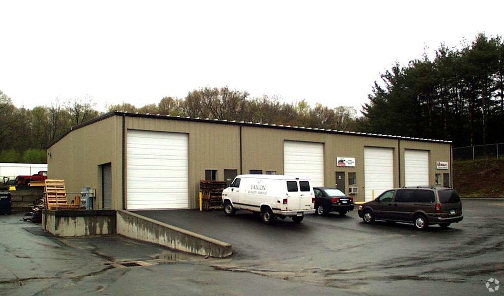 236 Main St, Monroe, CT à louer - Photo principale – Image 1 sur 1