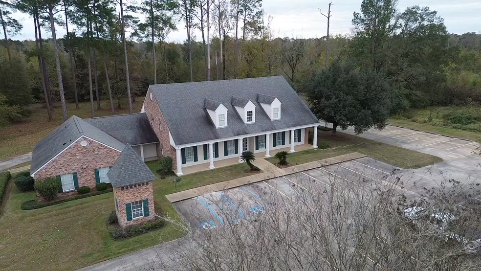 2552 Highway 964, Saint Francisville, LA à louer - Photo de l’immeuble – Image 3 sur 12