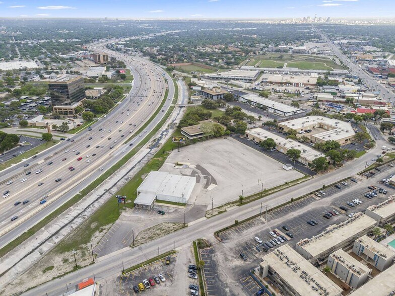 459-599 Spencer Ln, San Antonio, TX à louer - Photo de l’immeuble – Image 3 sur 11