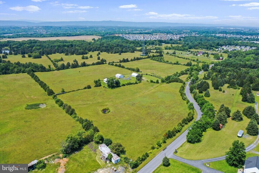 253 Cheshire Rd, Bunker Hill, WV à vendre - Photo de l’immeuble – Image 3 sur 16