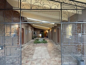 5665 Freeport Blvd, Sacramento, CA à louer Hall d’entrée– Image 2 sur 10