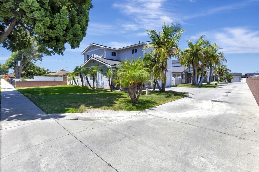12725 Barlin Ave, Downey, CA à vendre - Photo de l’immeuble – Image 1 sur 56