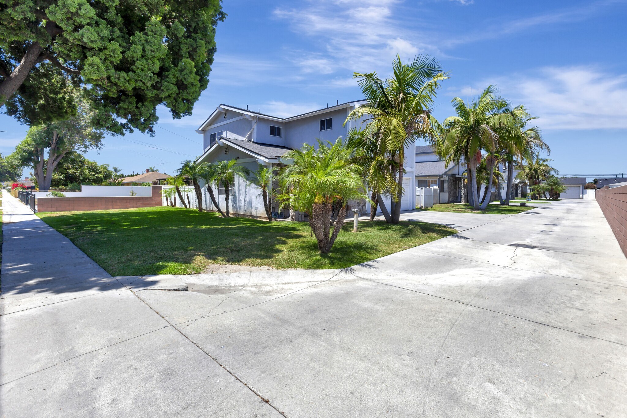 12725 Barlin Ave, Downey, CA à vendre Photo de l’immeuble– Image 1 sur 57