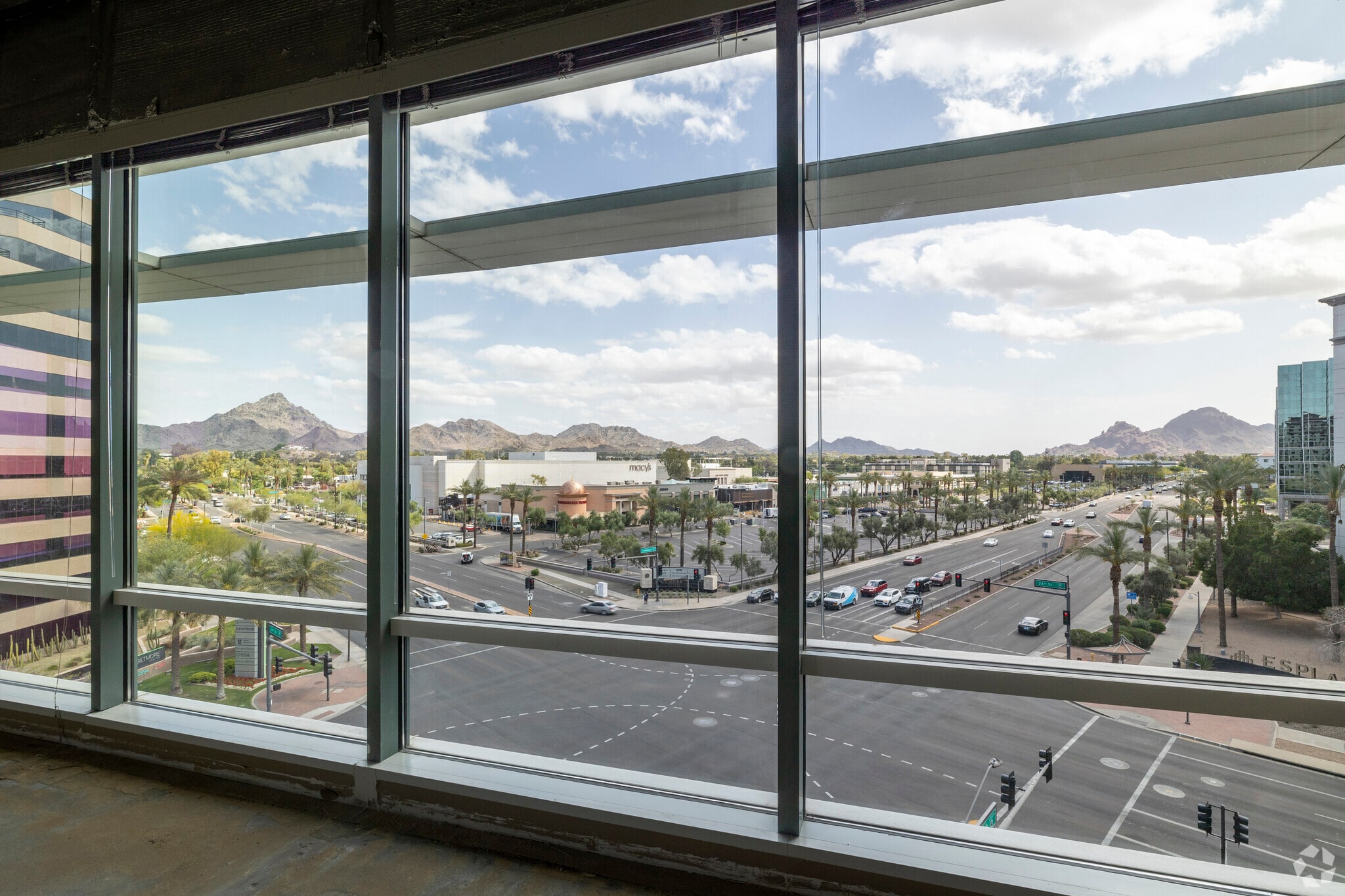2375 E Camelback Rd, Phoenix, AZ à louer Photo intérieure– Image 1 sur 2