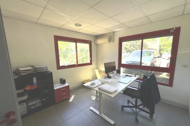 Plus de détails pour Bureau à vendre