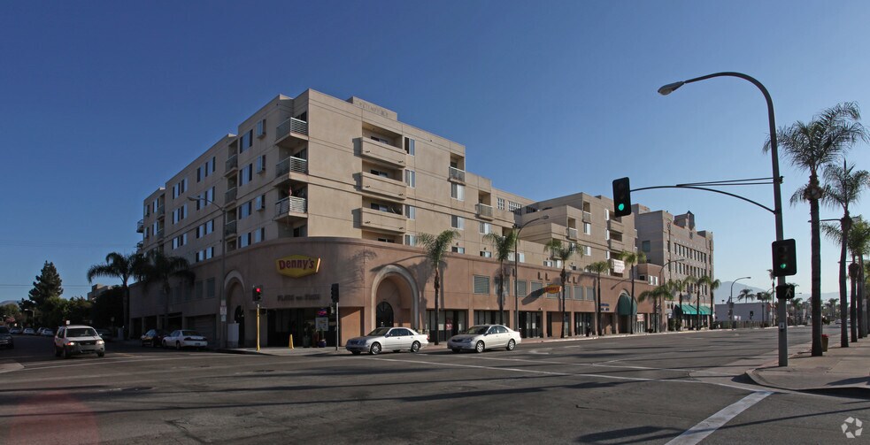 369 W Main St, Alhambra, CA à louer - Photo de l’immeuble – Image 3 sur 31
