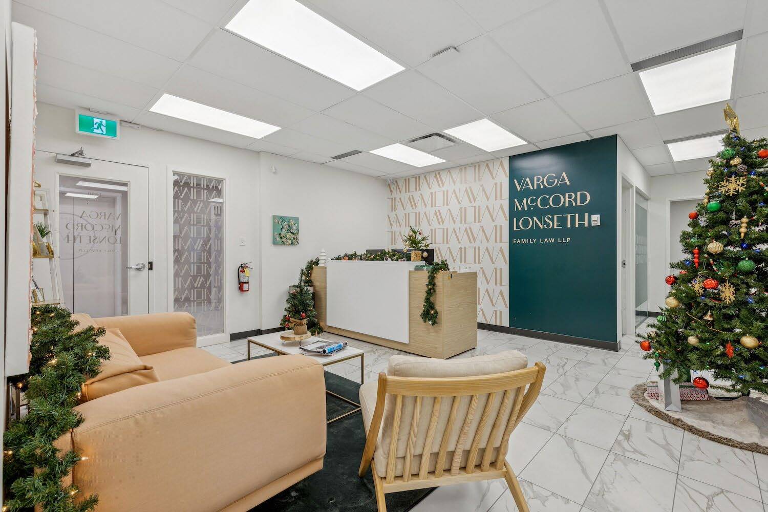 2424 4th St SW, Calgary, AB à louer Hall d’entrée– Image 1 sur 3