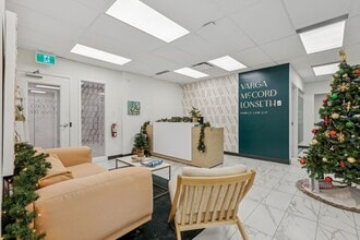 2424 4th St SW, Calgary, AB à louer Hall d’entrée– Image 1 sur 3
