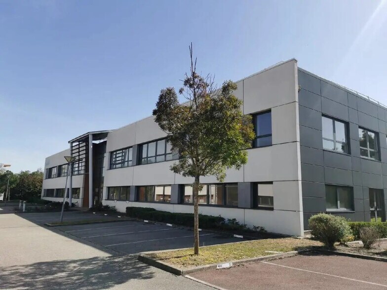 Bureau dans Saint-Priest à louer - Photo de l’immeuble – Image 2 sur 9