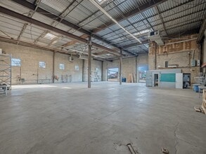 55 Sweeneydale Ave, Bay Shore, NY à louer Photo intérieure– Image 2 sur 12