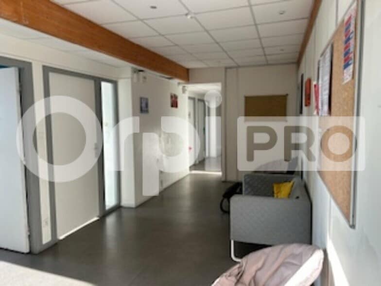 Bureau dans Villefranche-sur-Saône à louer - Photo intérieure – Image 1 sur 2