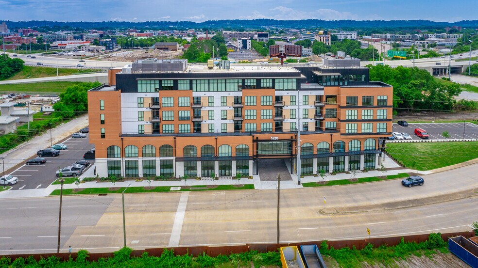 1620 Riverfront Pky, Chattanooga, TN à louer - Photo de l’immeuble – Image 2 sur 40