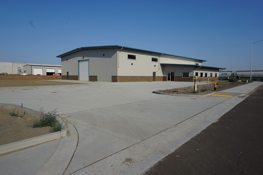 3210 N Rainier Ave, Pasco, WA à louer - Photo de l’immeuble – Image 1 sur 8