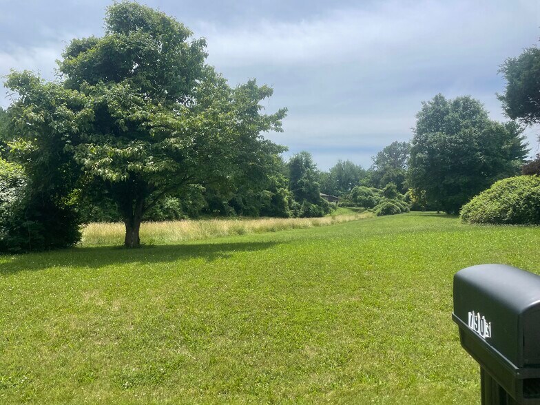 7903 E Manslick Rd, Louisville, KY à vendre - Photo de l’immeuble – Image 3 sur 5