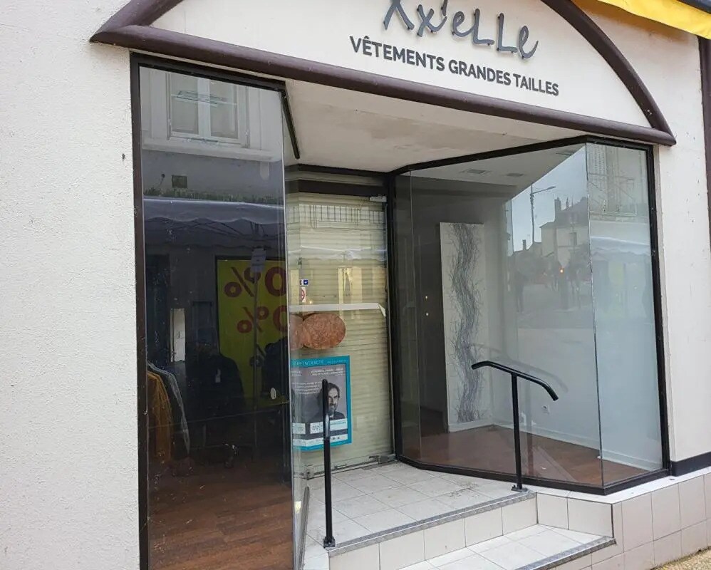 Local commercial dans Sablé-sur-Sarthe à louer Photo principale– Image 1 sur 7