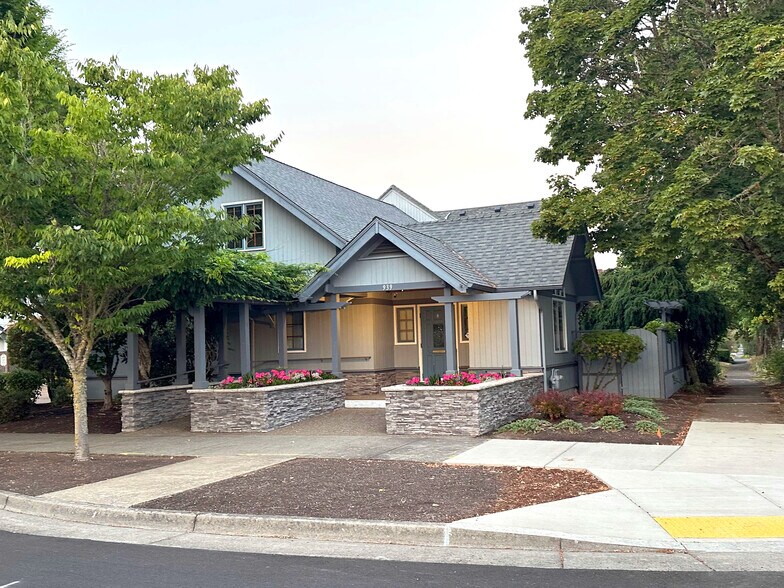 939 Elm St SW, Albany, OR à vendre - Photo de l’immeuble – Image 1 sur 20