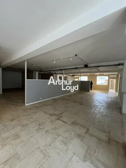 Local d'activités dans SOPHIA ANTIPOLIS à vendre - Photo de l’immeuble – Image 2 sur 7