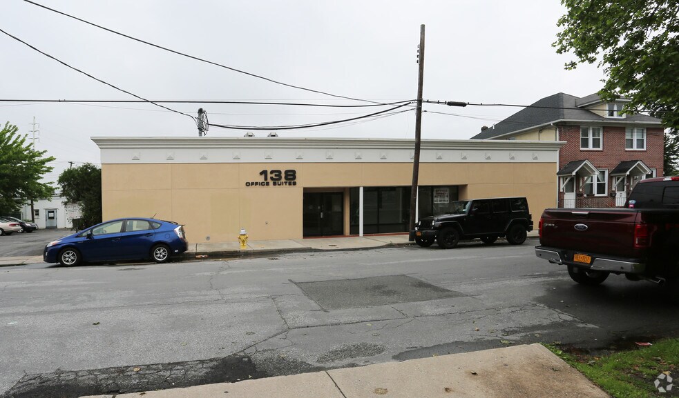 125 S Wellwood Ave, Lindenhurst, NY à louer - Photo de l’immeuble – Image 2 sur 19