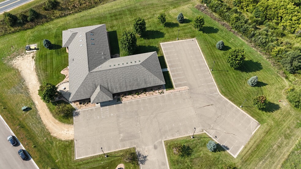 2321 Jack Breault Dr, Hudson, WI à louer - Photo de l’immeuble – Image 1 sur 36