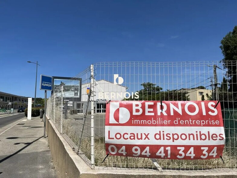 Local commercial dans La Seyne-sur-Mer à louer - Photo de l’immeuble – Image 2 sur 13