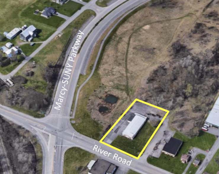 9735 River Rd, Marcy, NY à louer - Photo de l’immeuble – Image 1 sur 3
