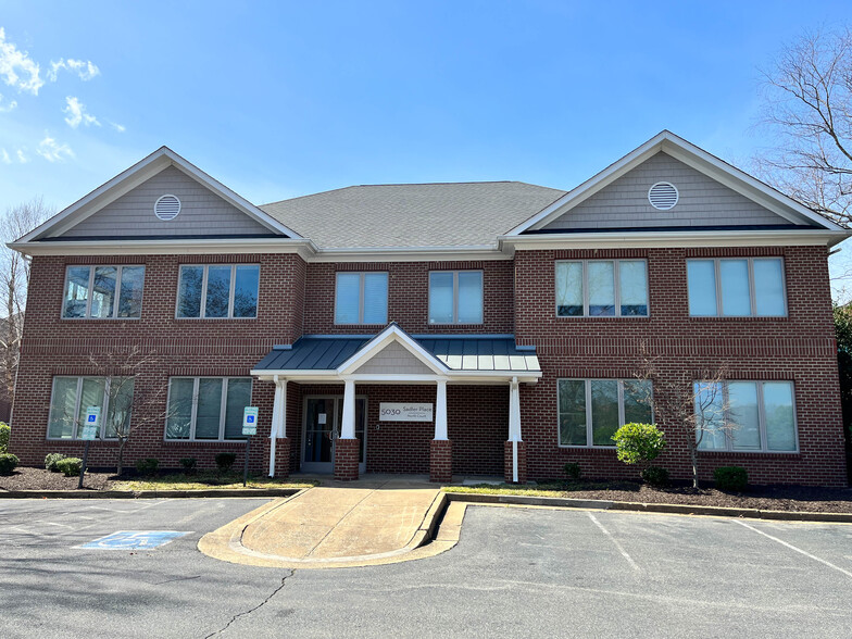 5030 Sadler Pl, Glen Allen, VA à louer - Photo de l’immeuble – Image 2 sur 2