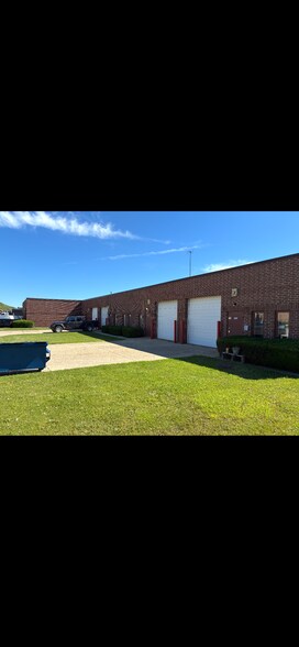 460 Dominic Ct, Franklin Park, IL à louer - Photo de l’immeuble – Image 2 sur 2