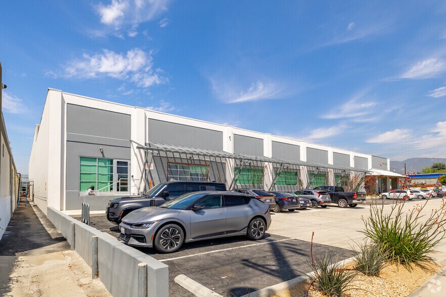 901 W Alameda Ave, Burbank, CA à louer - Photo de l’immeuble – Image 3 sur 13