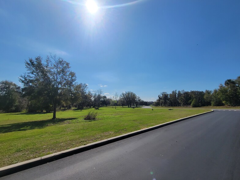 4001 SW 33rd Ct, Ocala, FL à vendre - Photo de l’immeuble – Image 1 sur 5