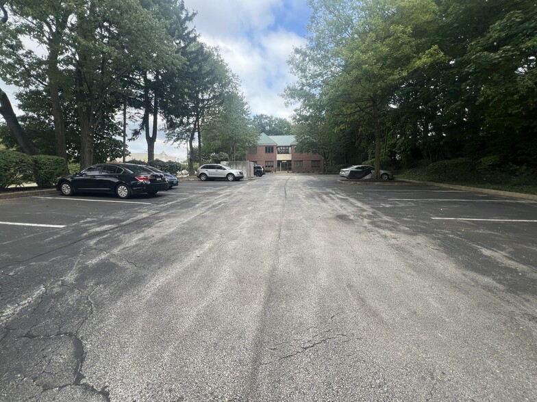 3400 West Chester Pike, Newtown Square, PA à louer - Photo de l’immeuble – Image 3 sur 4