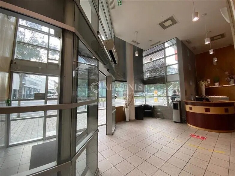 Bureau dans Massy à louer - Hall d’entrée – Image 3 sur 11