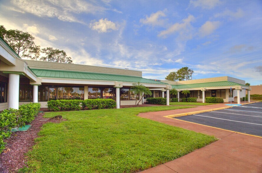 203-281 Crockett Blvd, Merritt Island, FL à louer - Photo principale – Image 2 sur 11