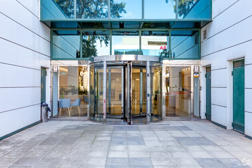 Carrer Osona, 2, El Prat de Llobregat, Barcelona à louer - Photo de l’immeuble – Image 2 sur 3