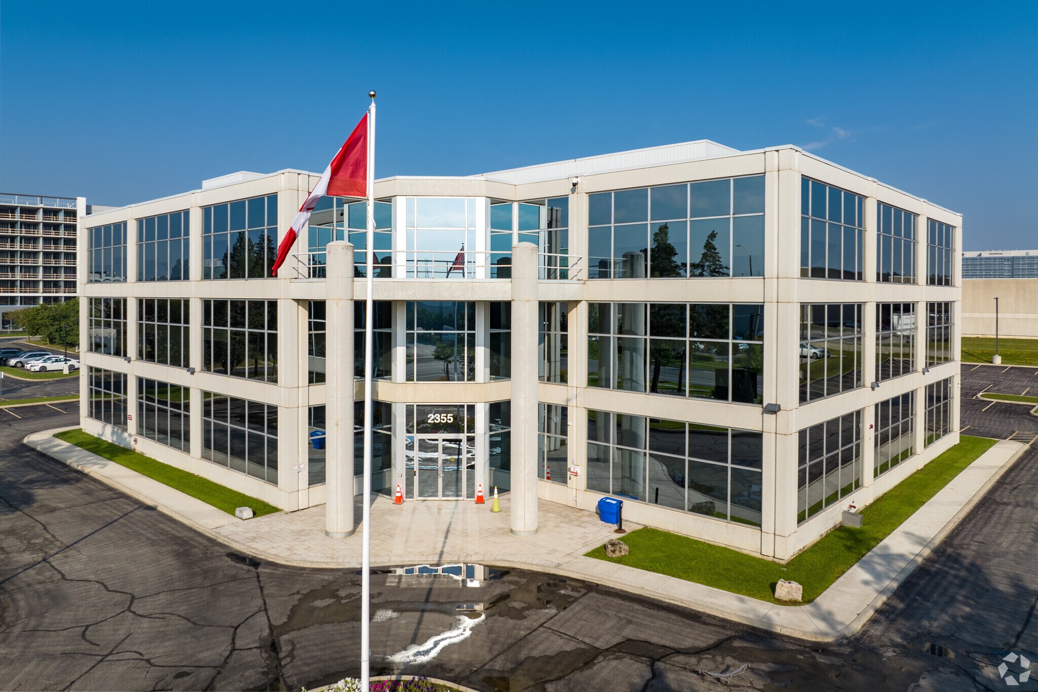 2355 Skymark Ave, Mississauga, ON à louer Photo principale– Image 1 sur 12