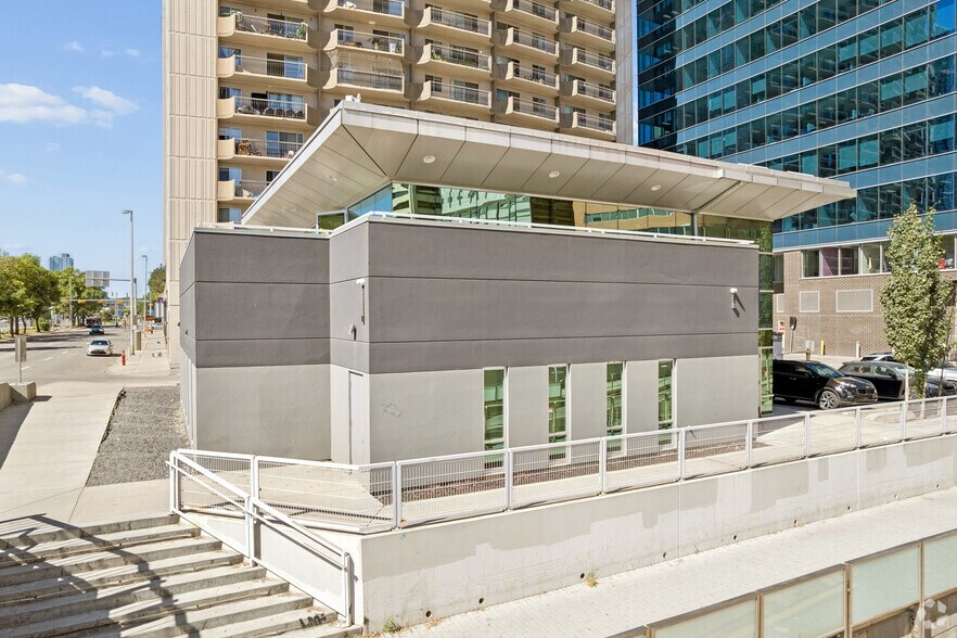 902 9th Ave SW, Calgary, AB à vendre - Photo de l’immeuble – Image 2 sur 27