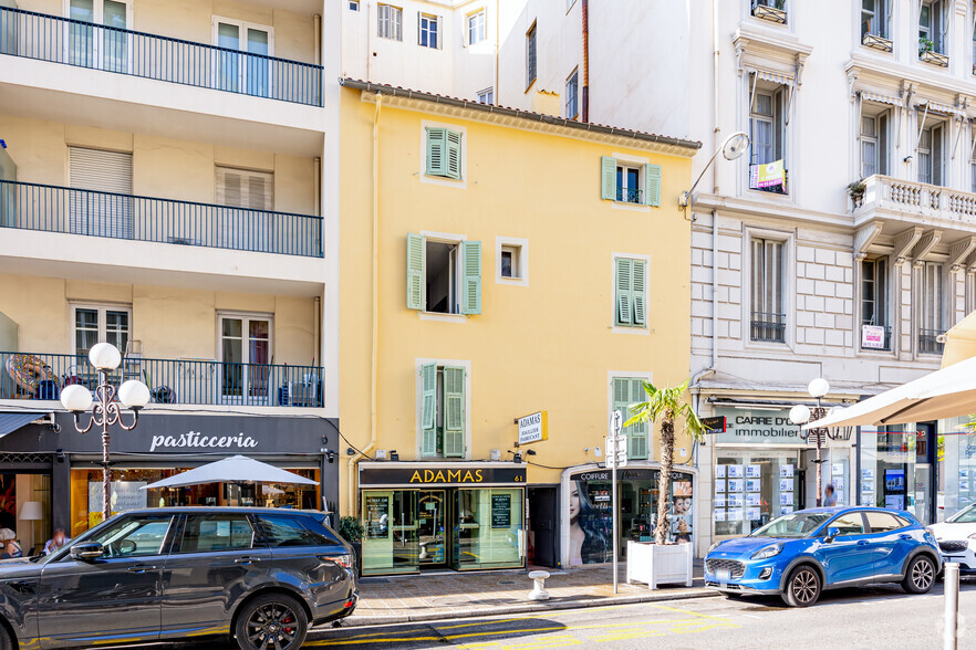 Immeuble residentiel dans Nice à vendre - Photo de l’immeuble – Image 2 sur 2