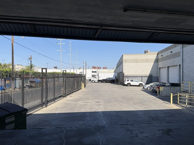 2181 E 14th St, Los Angeles, CA à louer - Photo de l’immeuble – Image 2 sur 6