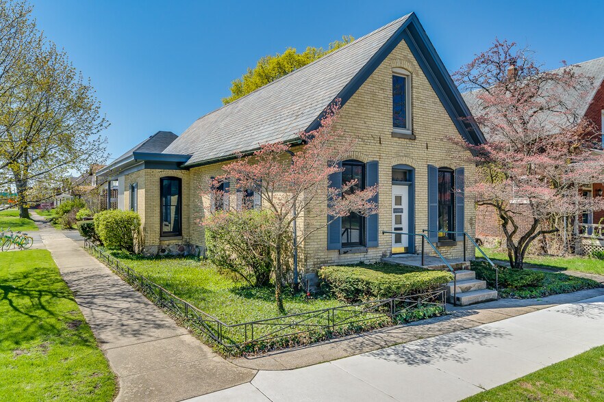 1032 E Wayne St, South Bend, IN à louer - Photo de l’immeuble – Image 1 sur 19