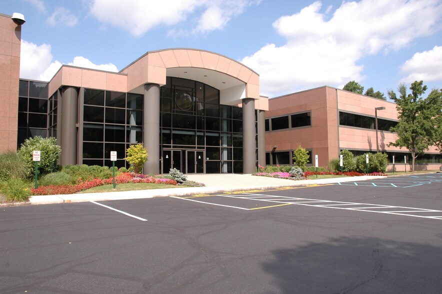 3 Paragon Dr, Montvale, NJ à louer - Photo principale – Image 1 sur 14