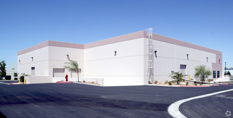 3225 W Post Rd, Las Vegas, NV à louer - Photo de l’immeuble – Image 3 sur 11