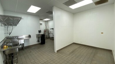 27613-27677 Bouquet Canyon Rd, Saugus, CA à louer Photo intérieure– Image 2 sur 2