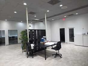 4545 36th St, Orlando, FL à louer Photo intérieure– Image 2 sur 15