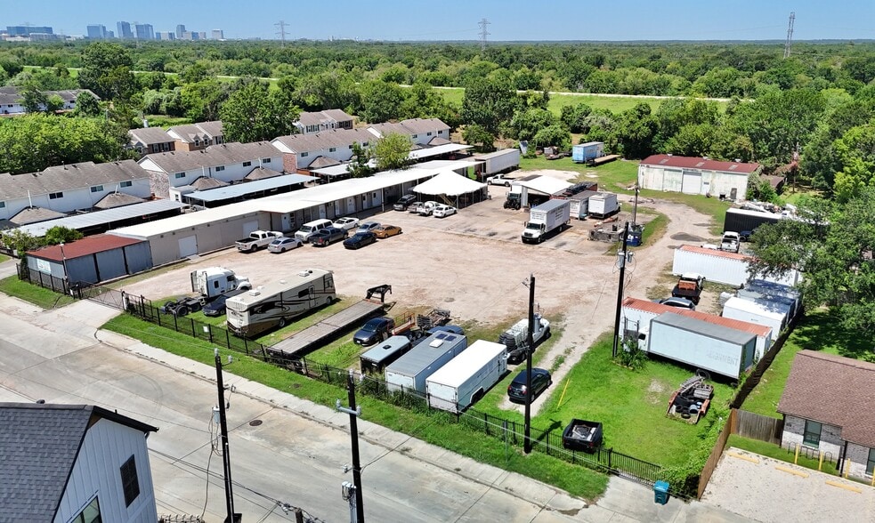 1915 Sherwood Forest St, Houston, TX à vendre - Photo de l’immeuble – Image 3 sur 32