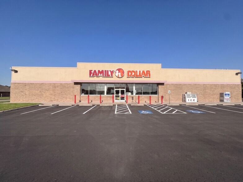 651 N Stemmons St, Sanger, TX à vendre - Photo de l’immeuble – Image 3 sur 7