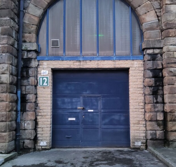 Waterloo Rd, Stalybridge à louer - Photo de l’immeuble – Image 3 sur 3