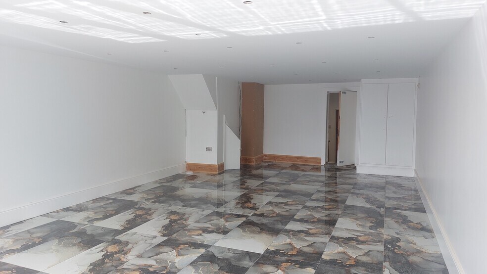 123 Belgrave Av, Romford à louer - Photo intérieure – Image 2 sur 4