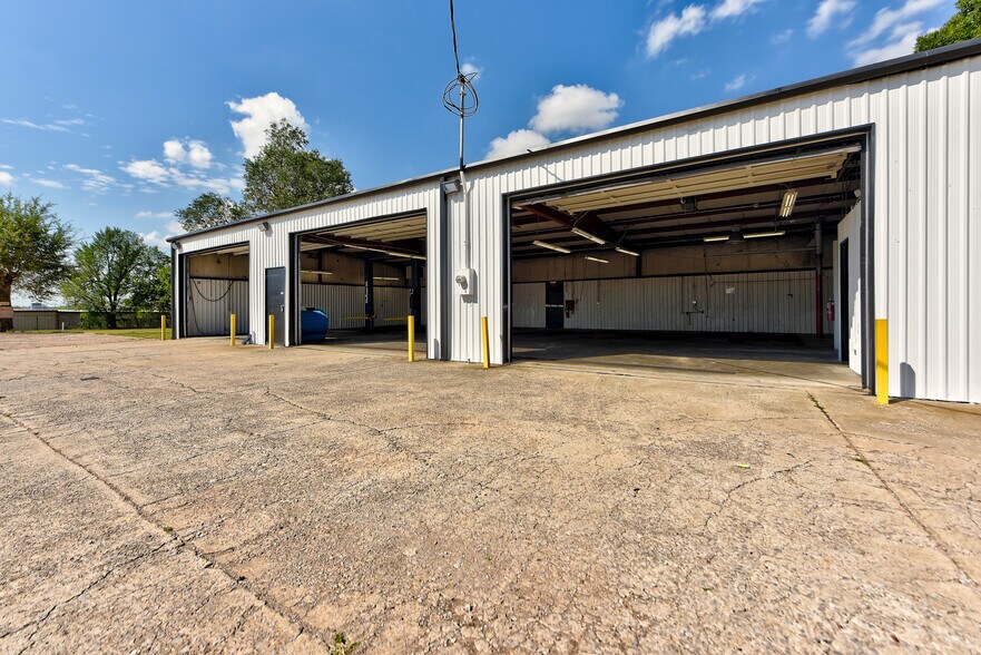 704 E Main St, Moore, OK à vendre - Photo de l’immeuble – Image 2 sur 14