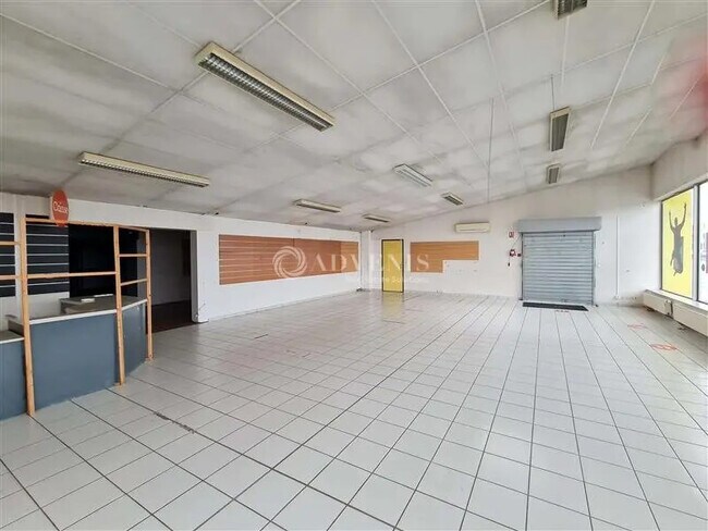 Plus de détails pour Local d'activités à louer