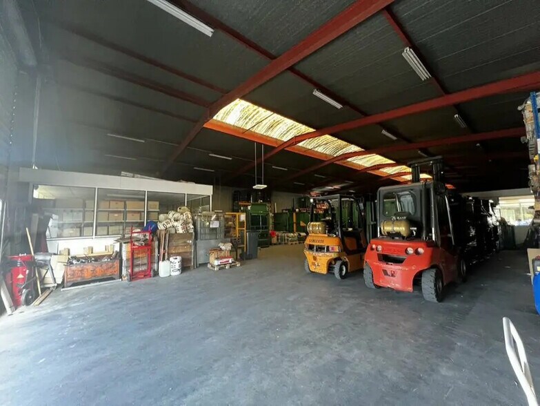 Local d'activités dans Beauvais à vendre - Photo de l’immeuble – Image 2 sur 5