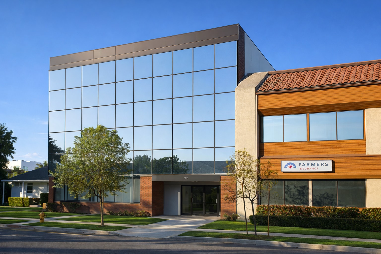 7033 Owensmouth Ave, Canoga Park, CA à louer Photo principale– Image 1 sur 9